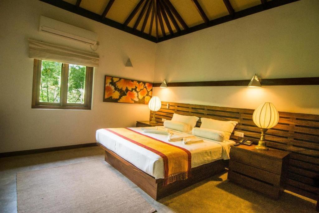 Roman Lake Ayurveda Boutique Resort Ahungalla Bagian luar foto