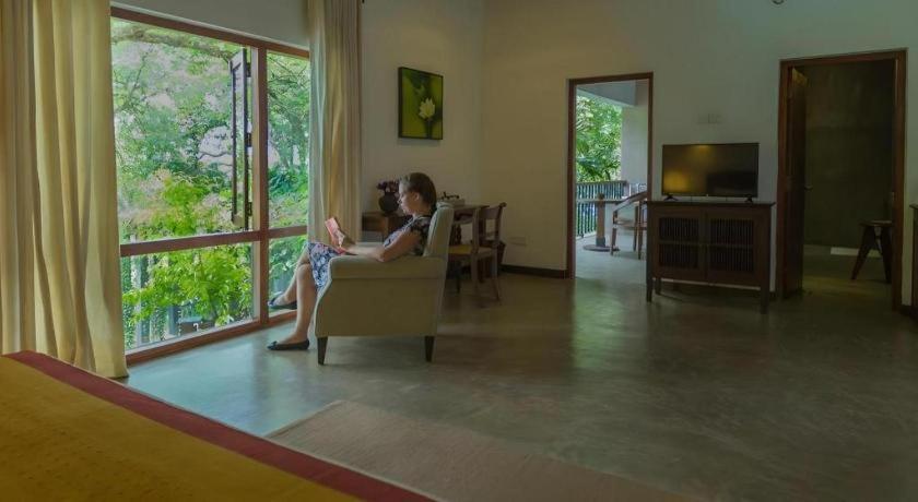 Roman Lake Ayurveda Boutique Resort Ahungalla Bagian luar foto