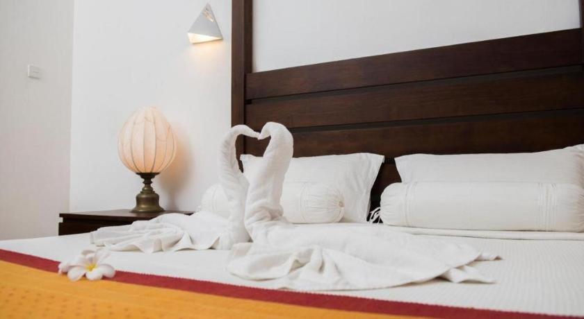Roman Lake Ayurveda Boutique Resort Ahungalla Bagian luar foto
