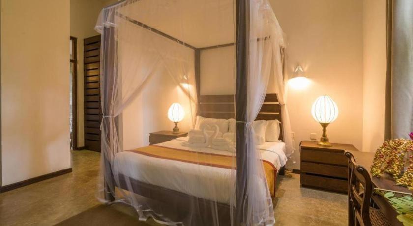 Roman Lake Ayurveda Boutique Resort Ahungalla Bagian luar foto