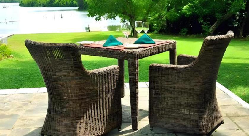 Roman Lake Ayurveda Boutique Resort Ahungalla Bagian luar foto