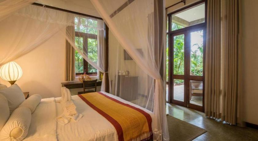 Roman Lake Ayurveda Boutique Resort Ahungalla Bagian luar foto