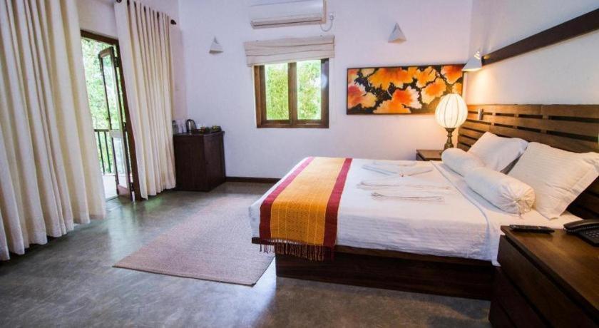 Roman Lake Ayurveda Boutique Resort Ahungalla Bagian luar foto